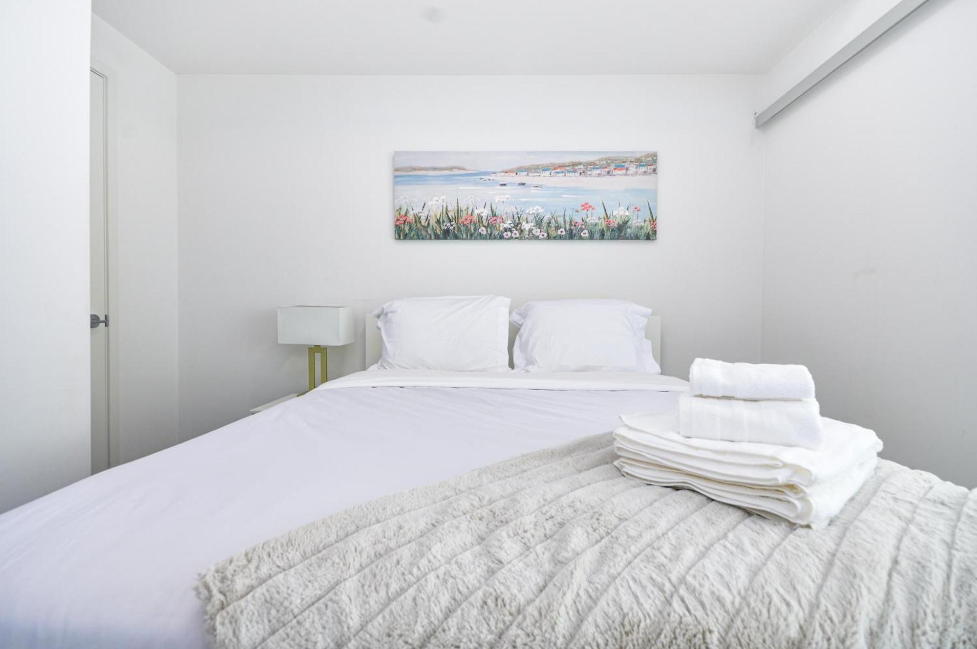 Downtown Toronto Condo Near Cn Tower, Scotiabank Arena, Rogers Centre, Union Station Luaran gambar