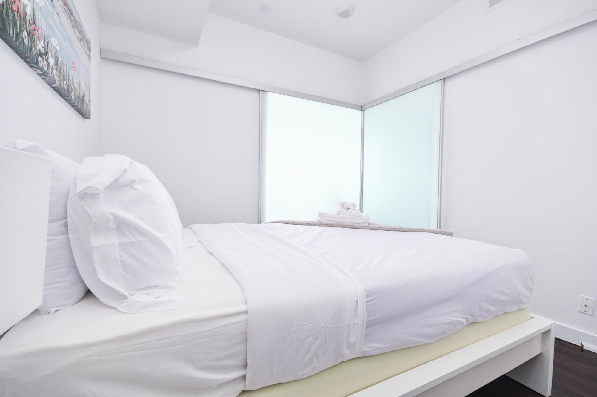Downtown Toronto Condo Near Cn Tower, Scotiabank Arena, Rogers Centre, Union Station Luaran gambar